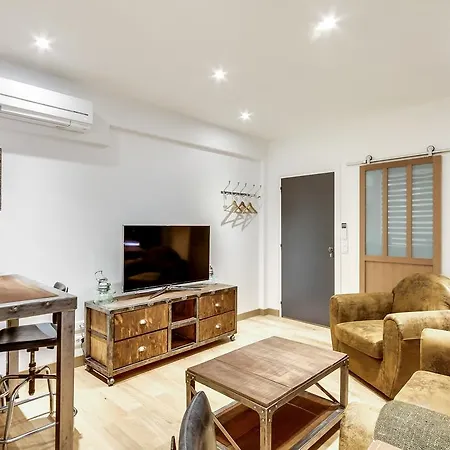 Augustins Iv - Charming Studio, Seine Apartment Paris